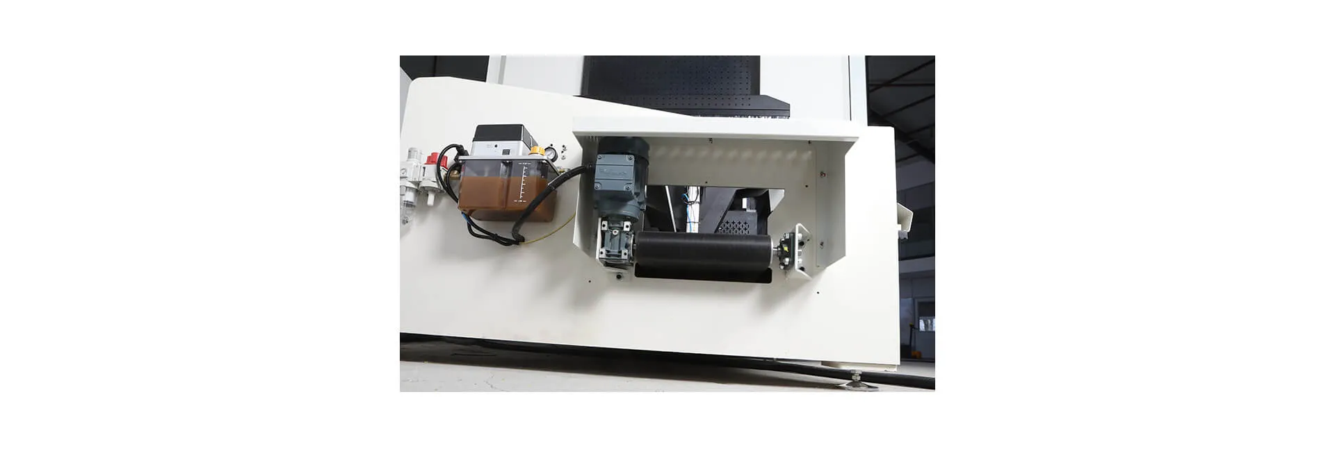 Centro de mecanizado y corte de perfiles CNC INO Apollo de 5 ejes