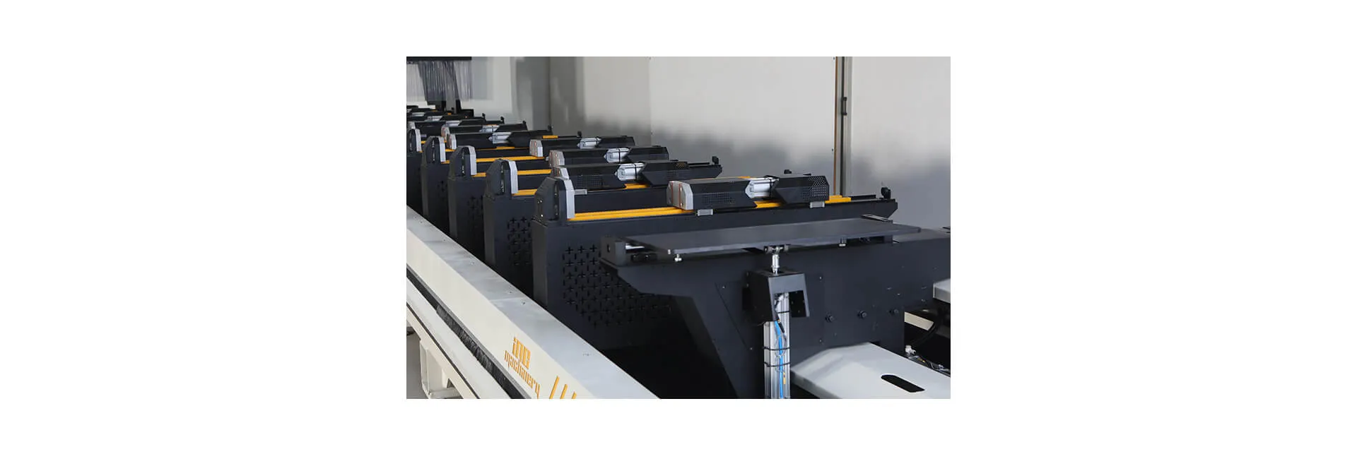 Centro de mecanizado y corte de perfiles CNC INO Apollo de 5 ejes