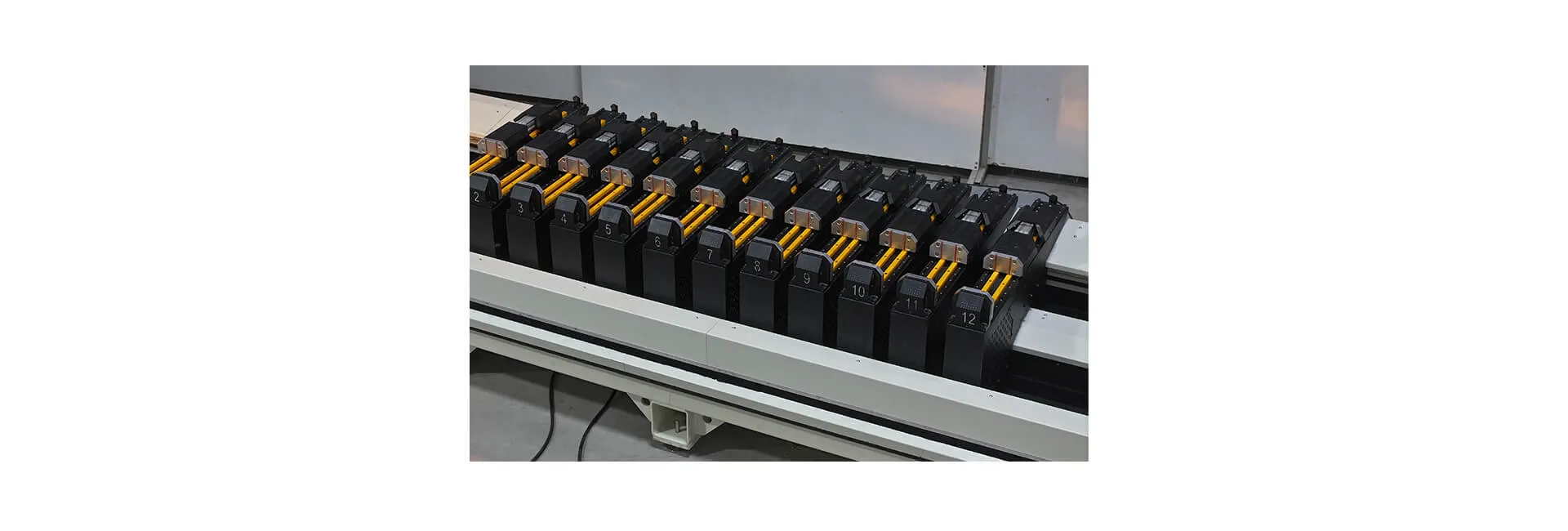 Centro de mecanizado y corte de perfiles CNC INO Apollo de 5 ejes
