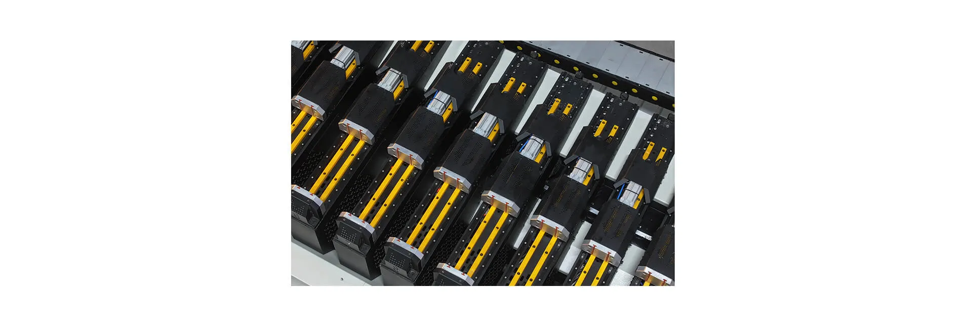 Centro de mecanizado y corte de perfiles CNC INO Apollo de 5 ejes